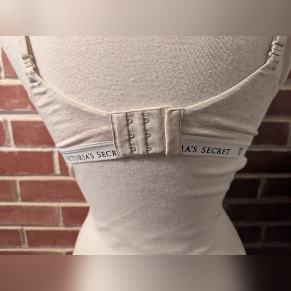 Victoria's Secret Wire-free Bra. 36D. Cream. Unworn. - Picture 3 of 7